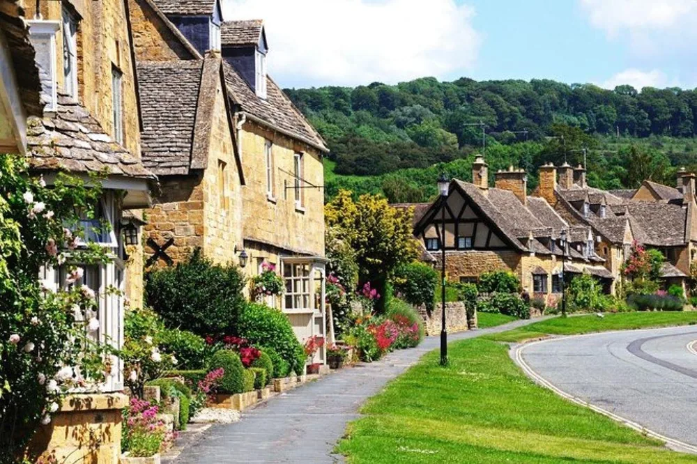 Steincottages und eine Brücke in Castle Combe